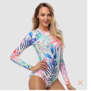 AXESEA Venus long sleeve rainforest print one piece size 6
